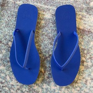 Brand new / unworn Rothy’s blue flip flops, size 8